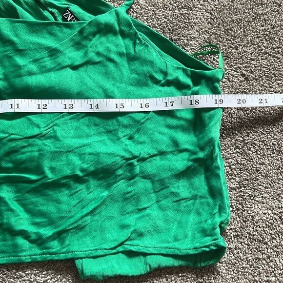 Zara Cropped flowy green satin tank top with open back - Picture 8 of 10